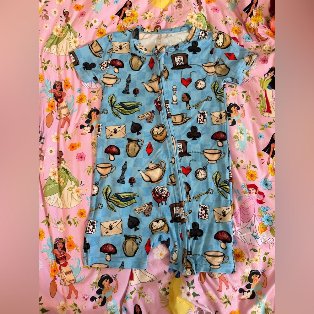 Little Crown’s & Capes Alice In Wonderland Tea Party Shorty 3T NWOT